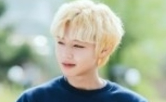 Wanna One出身パク ジフン 新ドラマ 遠くから見ると青い春 スチールを初公開 大学生に変身 Kstyle