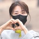 【PHOTO】パク・ハソン、ラジオ番組の収録に参加…爽やかなハートポーズ