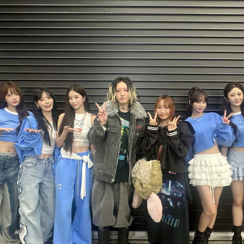 LE SSERAFIM、YOASOBIと記念ショット！日本で初披露したコラボステージが話題