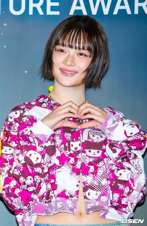 NewJeans ハニ、契約解除宣言によりビザ問題が浮上？ADORがコメント