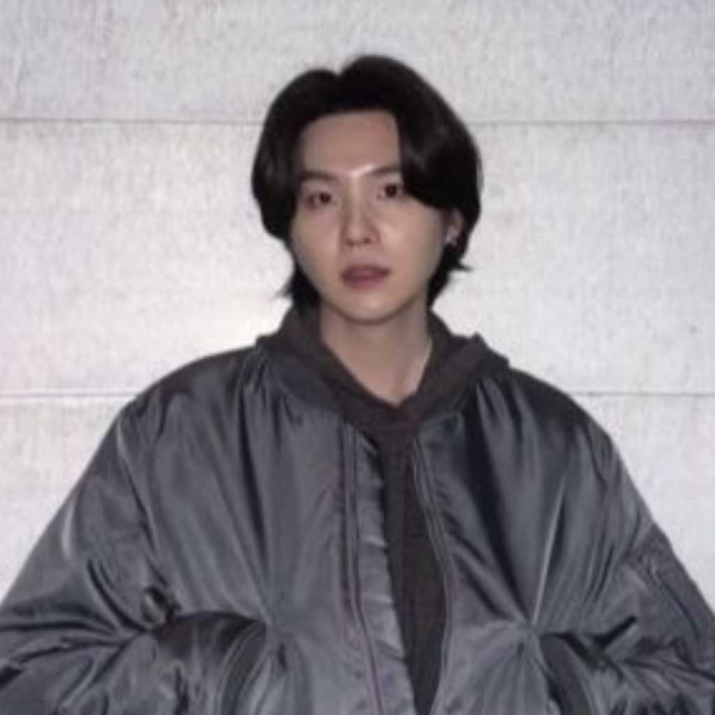 BTSのSUGA、何かを撮影中？近況ショットにファンの注目集まる