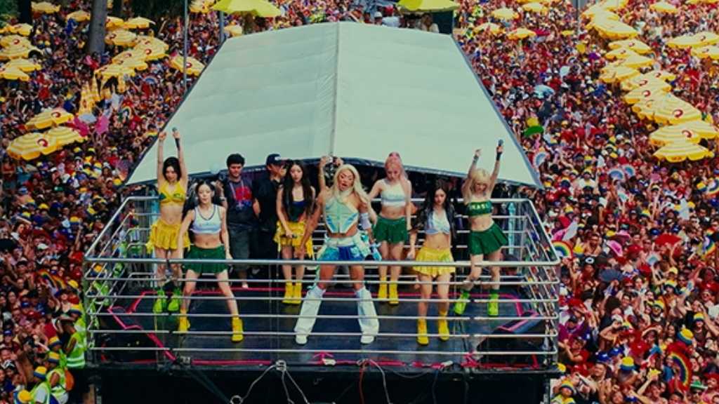 NMIXX、新曲「TIC TIC（Feat. Pabllo Vittar）」をリリース！フェス会場で撮影されたパフォーマンスビデオを公開