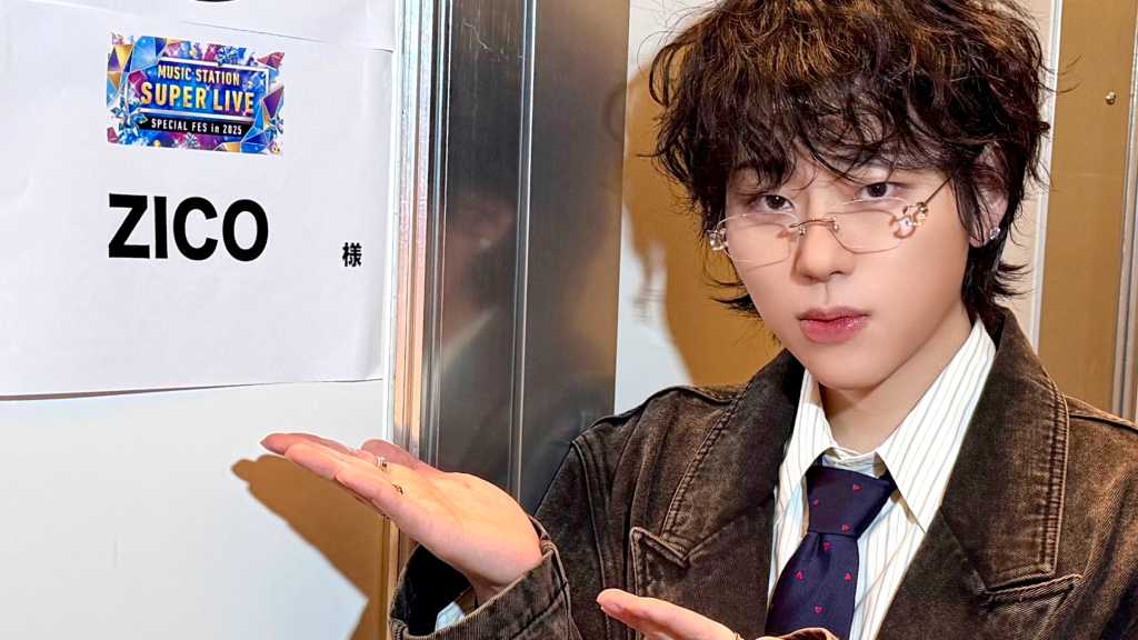 Block B ジコ「Mステ」未公開ショット到着!楽屋前でポーズ“ビジュ爆発”