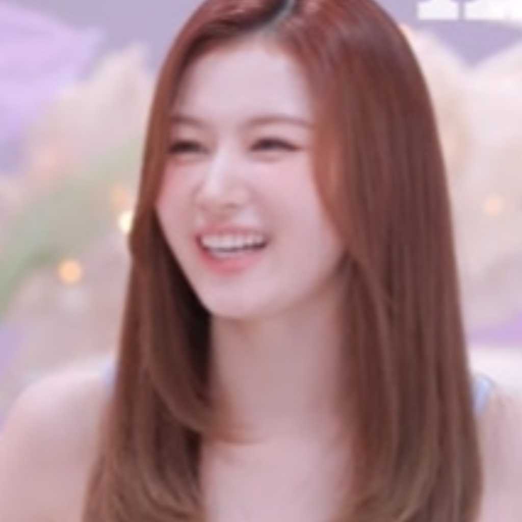 TWICE サナ、Stray Kids バンチャンの露出に思わず連絡!?微笑ましい姉弟のようなやりとりが話題(動画あり)