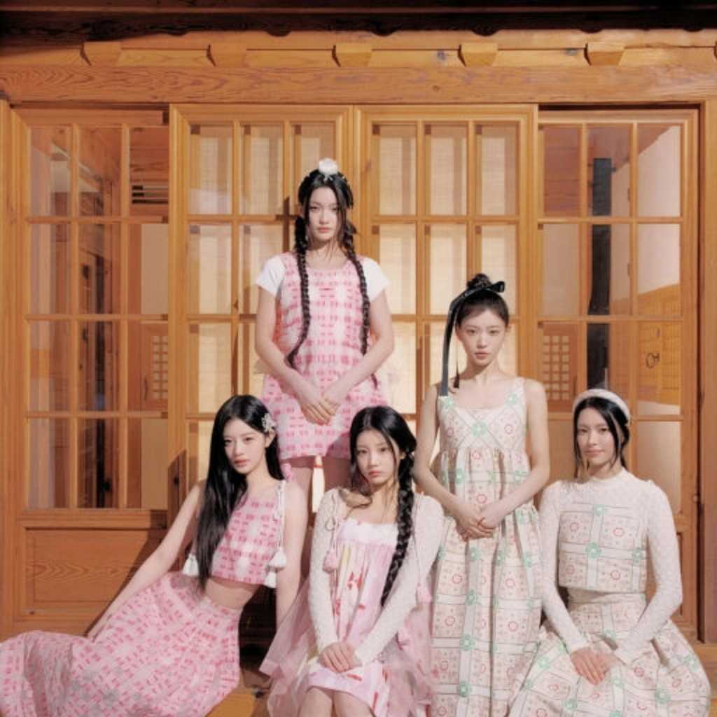 ILLIT、ファンに旧正月の挨拶…可愛らしい韓服姿に釘付け(動画あり)