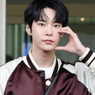 【PHOTO】NCT ドヨン、海外スケジュールのためイタリアへ出国…クールな表情で挨拶（動画あり）