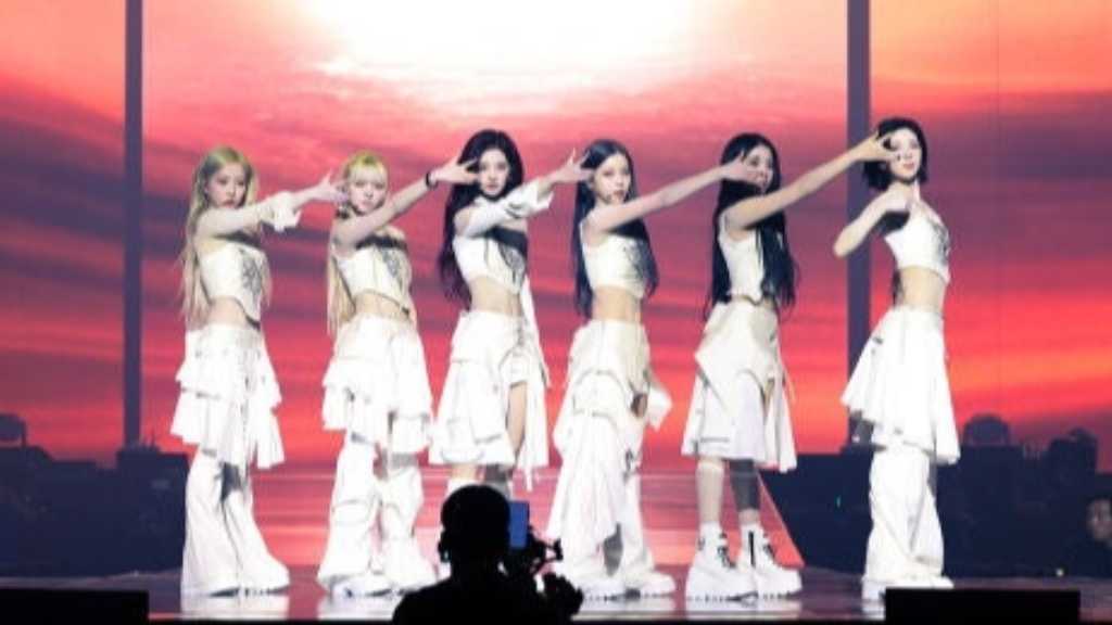 NMIXX、デビュー後初のワールドツアーが開幕！約27曲をバンドライブで披露「これからも付いてきてほしい」