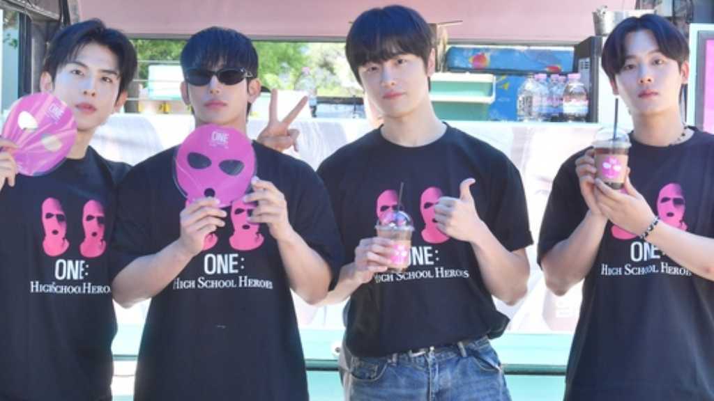 【PHOTO】イ・ジョンハ＆キム・ドワンら、ドラマ「ONE：ハイスクール・ヒーローズ」ケータリングカーイベントに参加