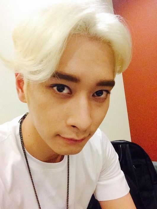 2pm チャンソン 白に近い金髪で大胆なイメージチェンジ 東京で会いましょう Kstyle