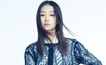 玄理、魅惑的な雰囲気のグラビアを公開「国を問わず良い作品に着実に出演したい」 - Kstyle