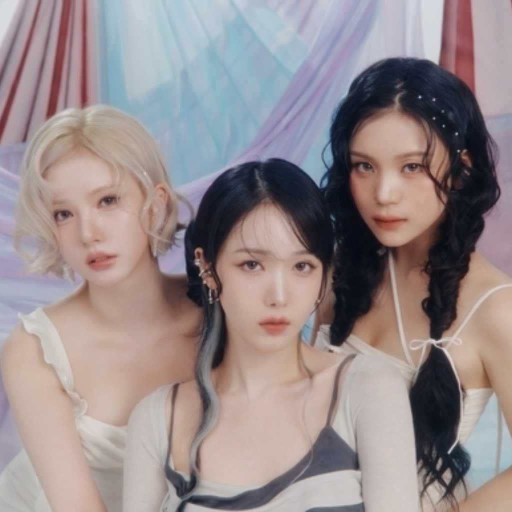 VIVIZ、所属事務所との契約解除を発表「カムバックが白紙に…マネージャーが自腹を切ることも」