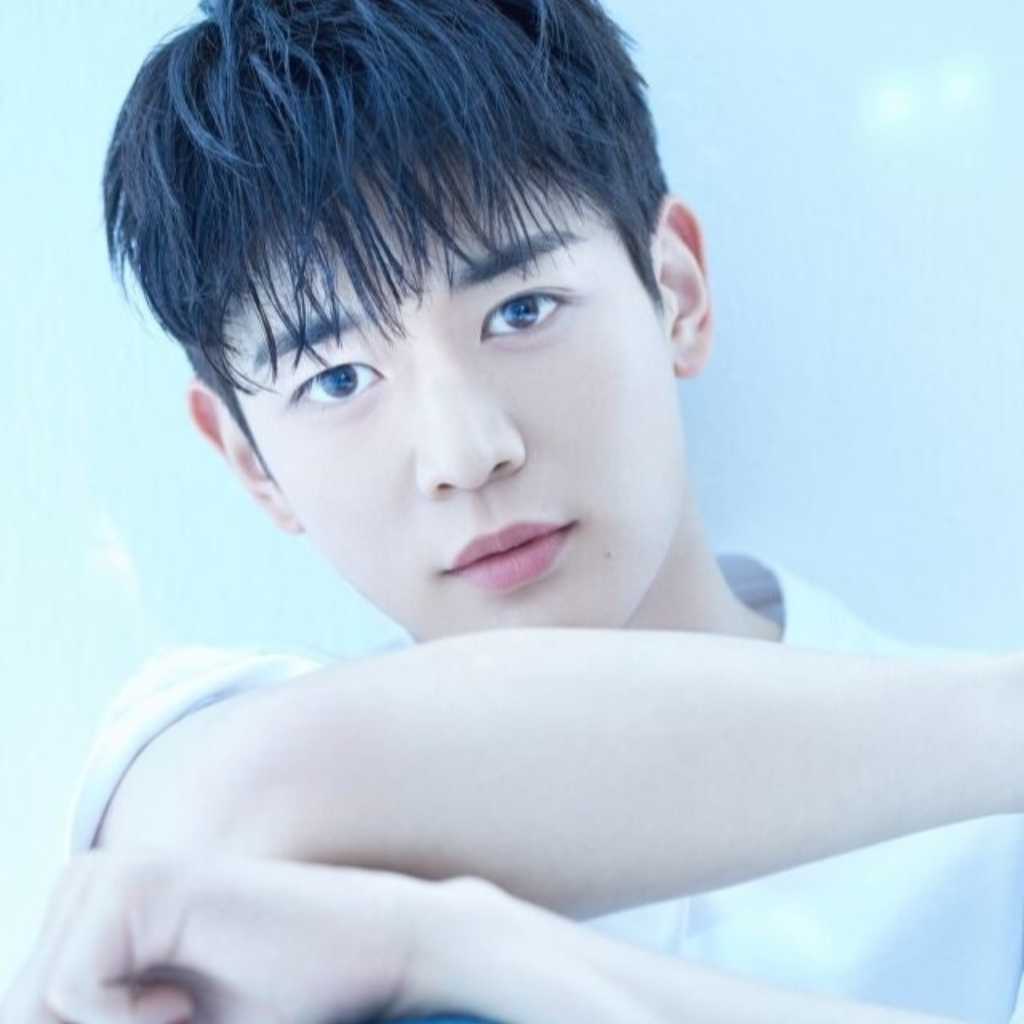 SHINee ミンホ、演劇「ゴドーを待ちながらを待ちながら」に再び出演決定！