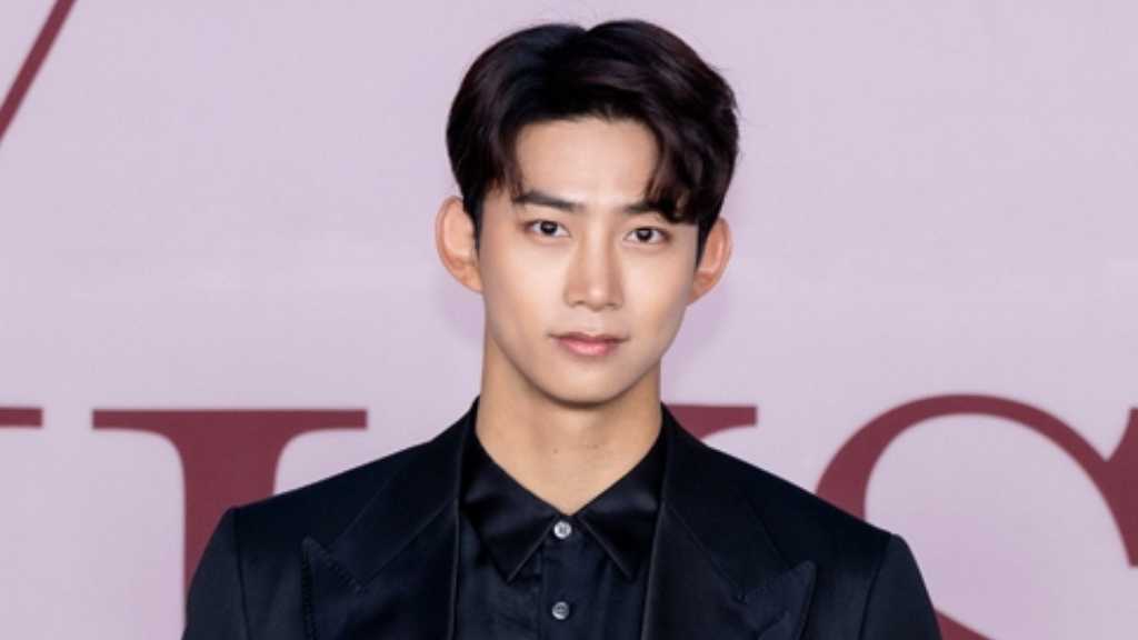 2PM テギョン、恋人との写真は“流出”だった…掲載企業が謝罪「有名人だと知らなかった」