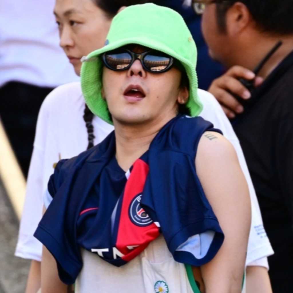 BIGBANGのG-DRAGONから元Apink ソン・ナウンまで、豪華スターたちがサッカー観戦を満喫！