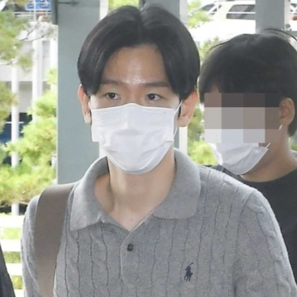 【PHOTO】EXO ベクヒョン、海外スケジュールのため出国