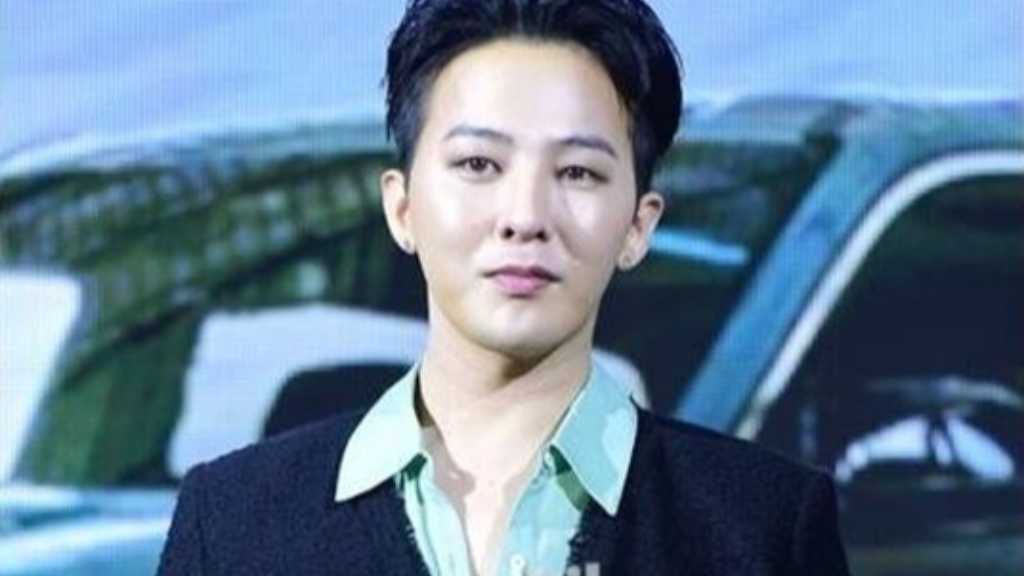 G-DRAGONの誕生日を迎え…事務所がJUSPEACE財団に5億ウォンを寄付!若手作家支援イベントも開催