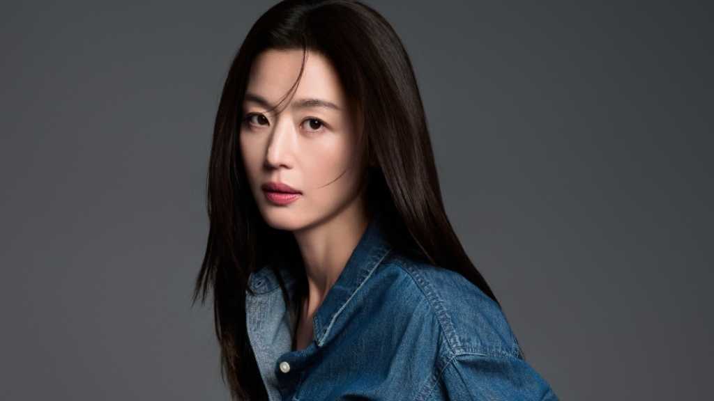 チョン・ジヒョン、アパレルブランド「TOPTEN10」の新アンバサダーに就任!グラビアが公開