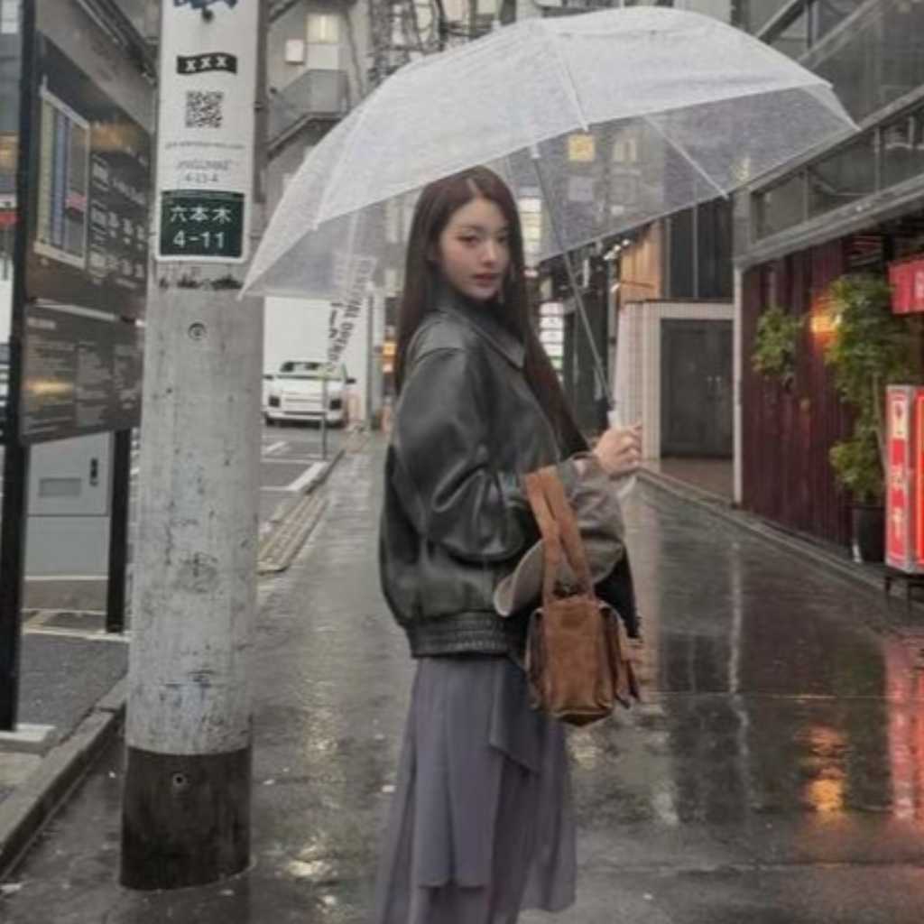 IVE ウォニョン、日本の街中で記念ショット！雨の中でも抜群のビジュアル