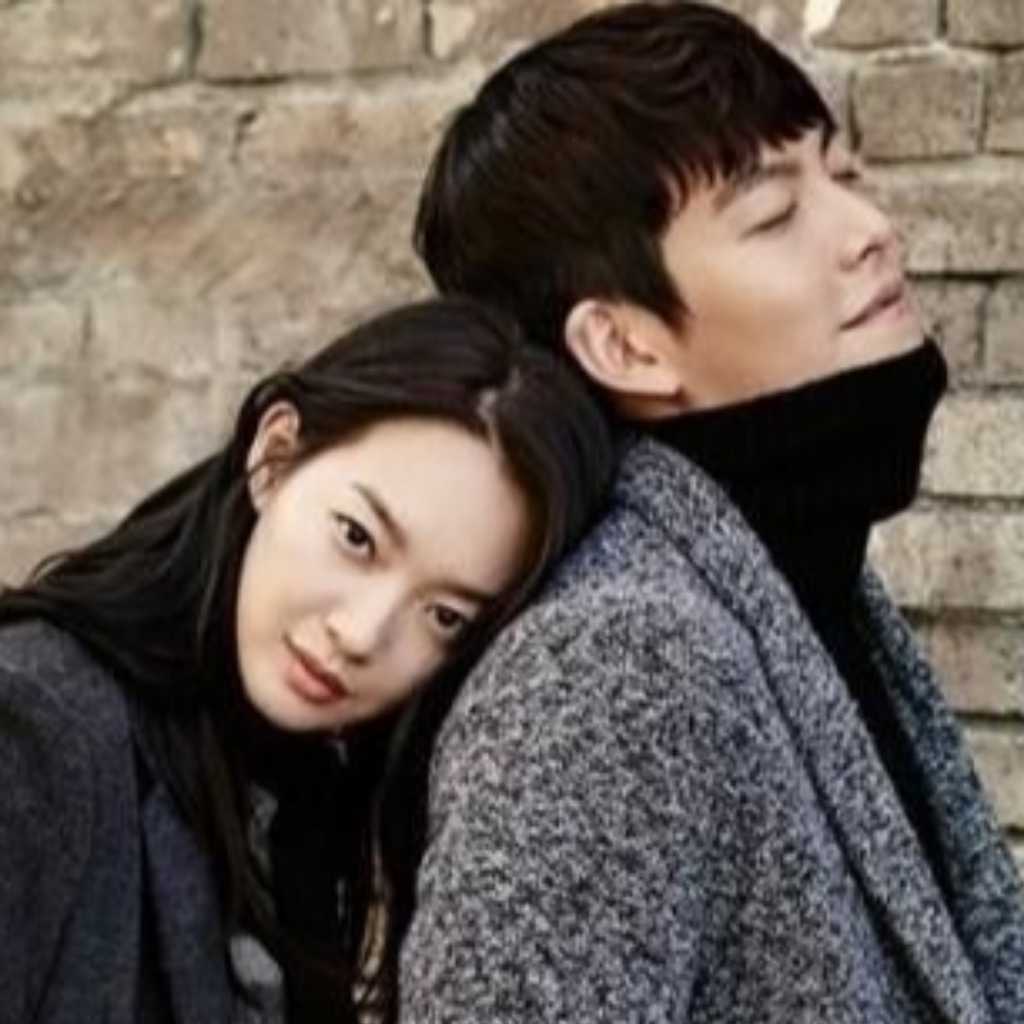 “結婚発表”キム・ウビン＆シン・ミナ、2人の出会いは？笑顔で密着も…10年前のグラビアに再注目（動画あり）