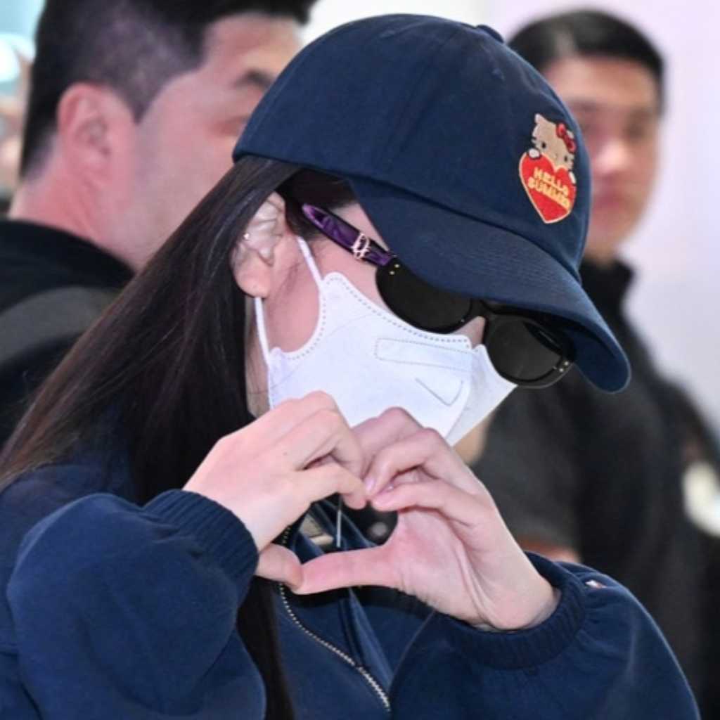 【PHOTO】BLACKPINK ジス、海外スケジュールを終えて韓国に到着…ハローキティの帽子を被って登場