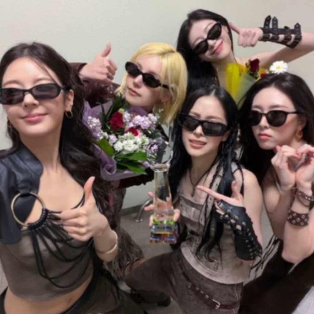 ITZY「ミュージックバンク」で再契約後に初の1位獲得！“MIDZYが大好き”