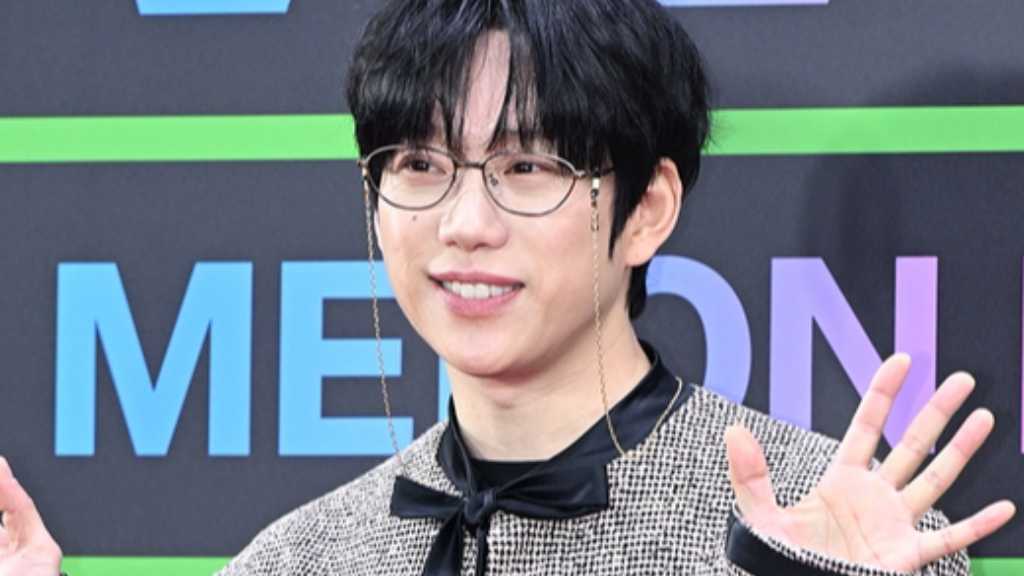 【PHOTO】10CM クォン・ジョンヨル「MMA 2025」レッドカーペットに登場