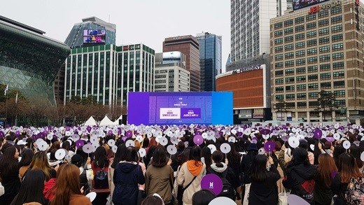 BTS（防弾少年団）、ファン1万人がソウル広場に大集合…ファンイベント 