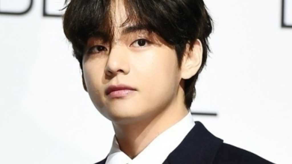 BTSのV、カムバック控え…ライブ配信で多忙な近況を報告「疲れすぎて口内炎ができた」
