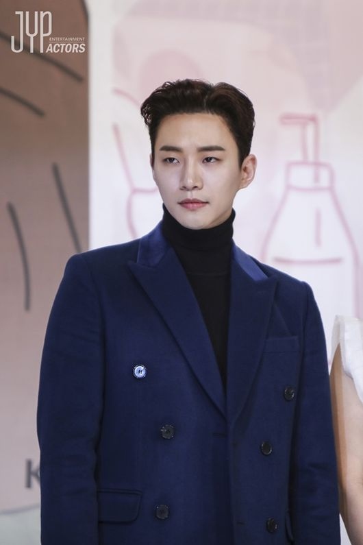 2PM ジュノ、本日(25日)放送スタートの「キム課長」で悪役に初挑戦…“初放送日が僕の誕生日、運命のようだ