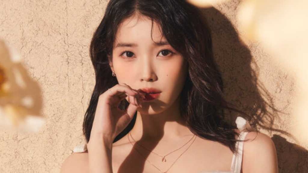 IU、ジュエリーブランド「J․ESTINA」のグラビアで抜群の美しさをアピール！