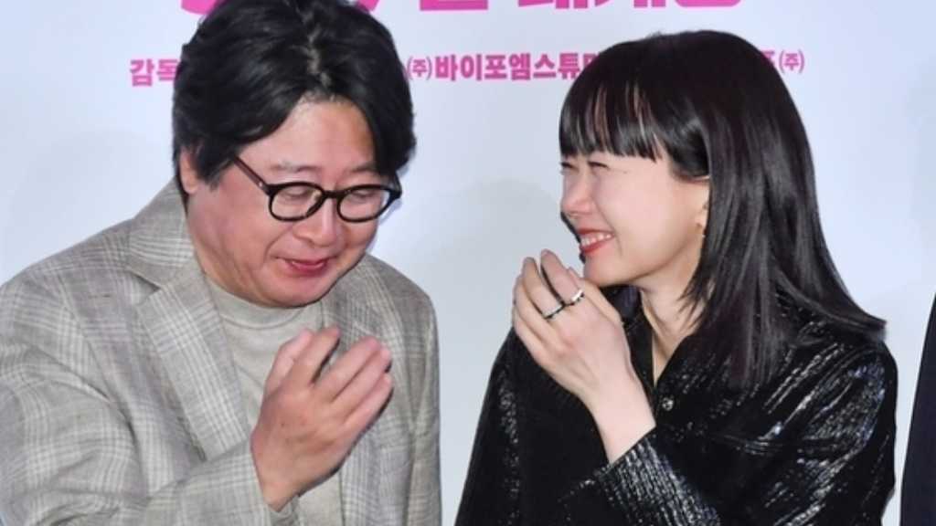キム・ユンソク、ペ・ドゥナとのキスシーンについて語る「アクションシーンみたいだった」