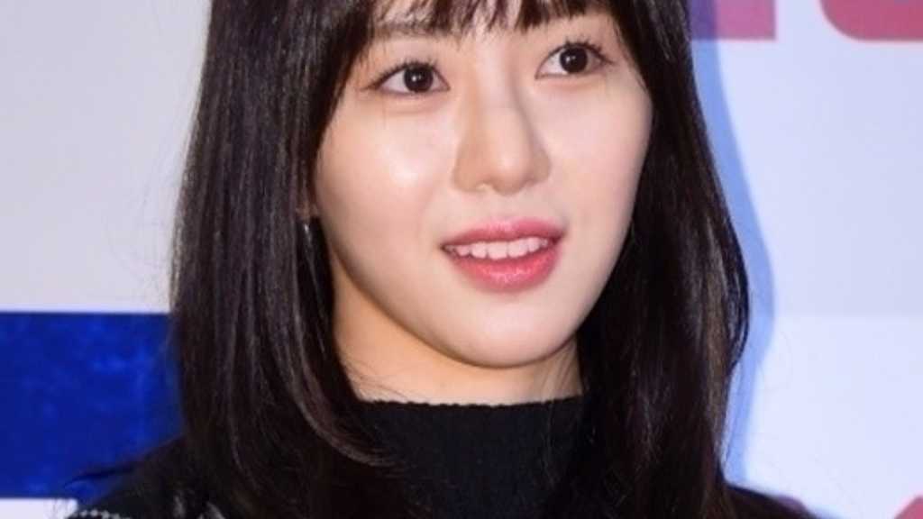 AOA出身ミナ、美容施術によるやけど被害を告白「顔の皮膚が剥がれていた」