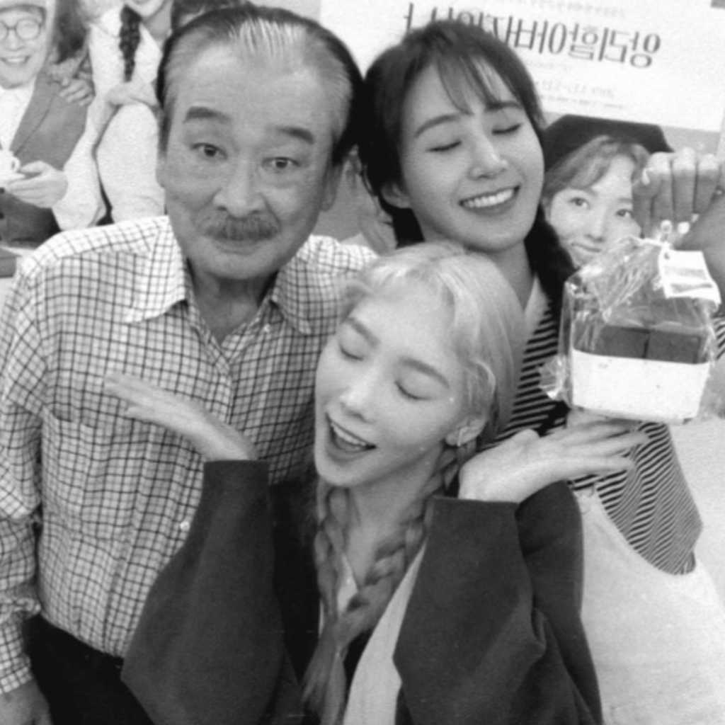 少女時代 テヨン、思い出の写真と共にイ・スンジェさんを追悼