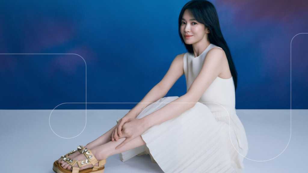 ソン・ヘギョ、グローバルアンバサダーを務めるシューズブランド「FitFlop」最新ビジュアル第一弾を公開（動画あり）