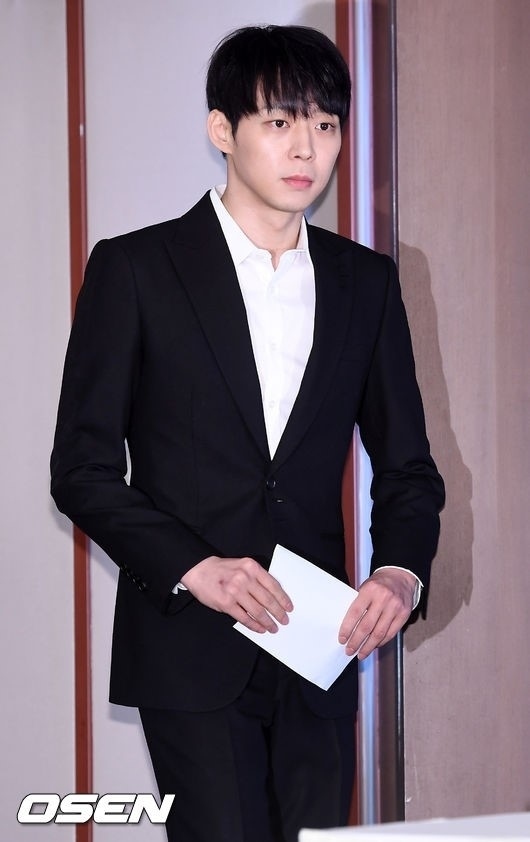 JYJ ユチョン、会見で疑惑否定も…警察捜査のため出国禁止に「来週初め