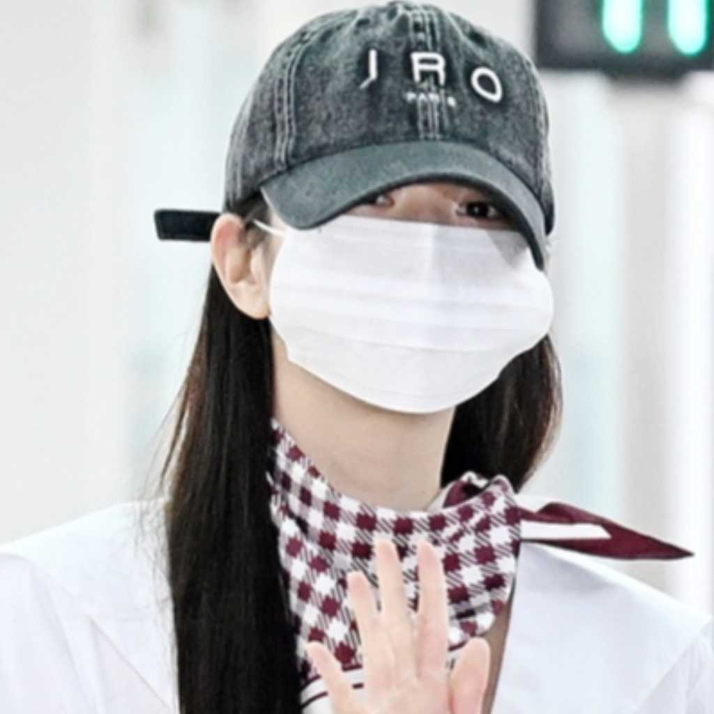 【PHOTO】IVE ウォニョン、海外スケジュールのためベトナムへ出国(動画あり)