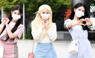 【PHOTO】EVERGLOW イロン＆オンダ＆シヒョン、ラジオ出演のため放送局へ