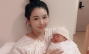 “超スピード婚”イ・ウネ、歌手ノ・ジフンとの愛息子を初公開…可愛すぎるママと赤ちゃん