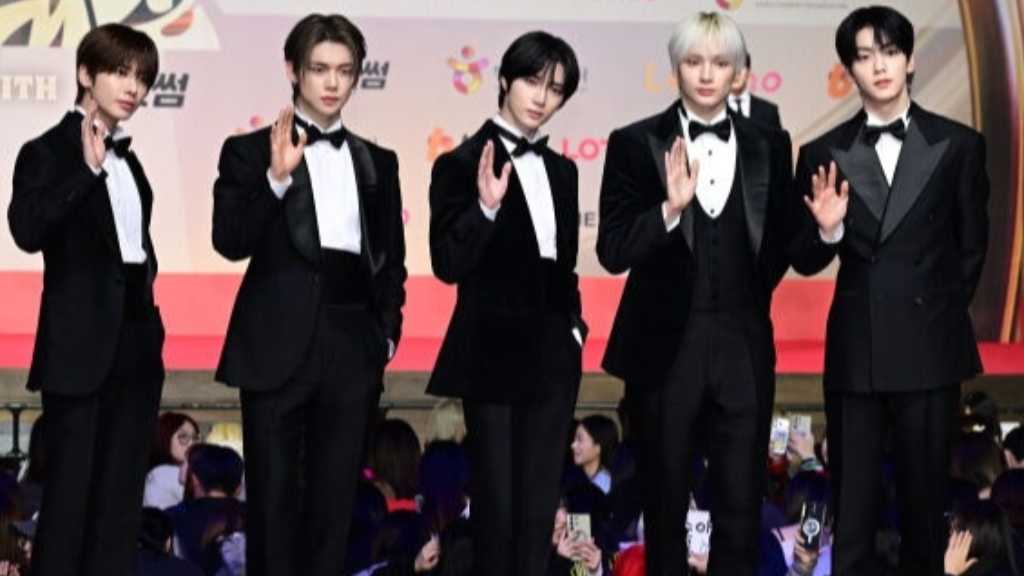 【PHOTO】TOMORROW X TOGETHER「2025 SBS歌謡大典」レッドカーペットに登場