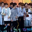 【PHOTO】SEVENTEEN、5/4放送「SHOW CHAMPION」で初の1位を獲得“感動の涙”