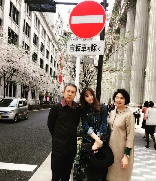 イ ビョンホンの妻 イ ミンジョン 日本で撮った家族写真が話題 笑顔の3ショット Kstyle