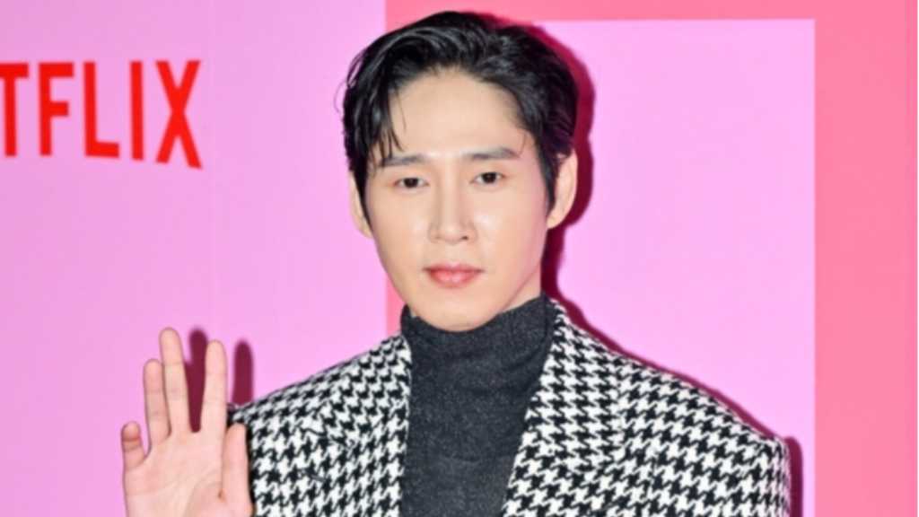 パク・ソンフン直筆サイン入り2Lサイズ写真…イカゲーム パク・ソンフン直筆サイン入り2Lサイズ写真…イカゲーム Amazon