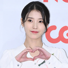 【PHOTO】IU＆チョン・ウソン＆タン・ウェイら「第42回韓国映画評論家協会賞」レッドカーペットに登場