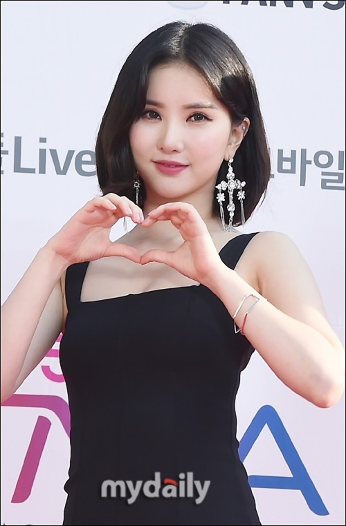 元gfriend ウナ ウェブ漫画 時間の階段 Ostに参加 本日リリース Kstyle