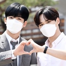 【PHOTO】WEi キム・ヨハン&キム・ジュンソ、番組の収録に参加…スーツ姿で登場(動画あり)