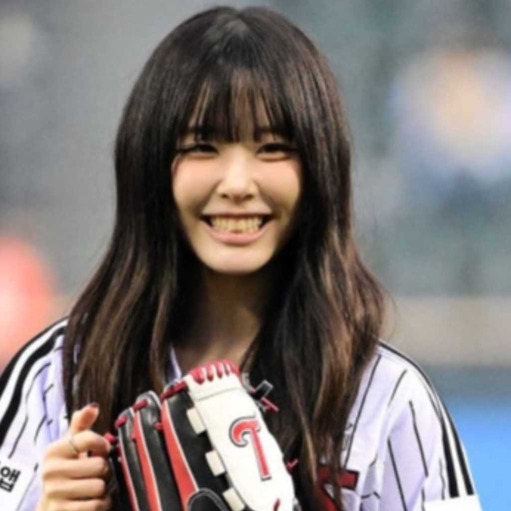 【PHOTO】Keyveatz キム・ユナ、始球式に登場…メンバーも応援に駆けつけ