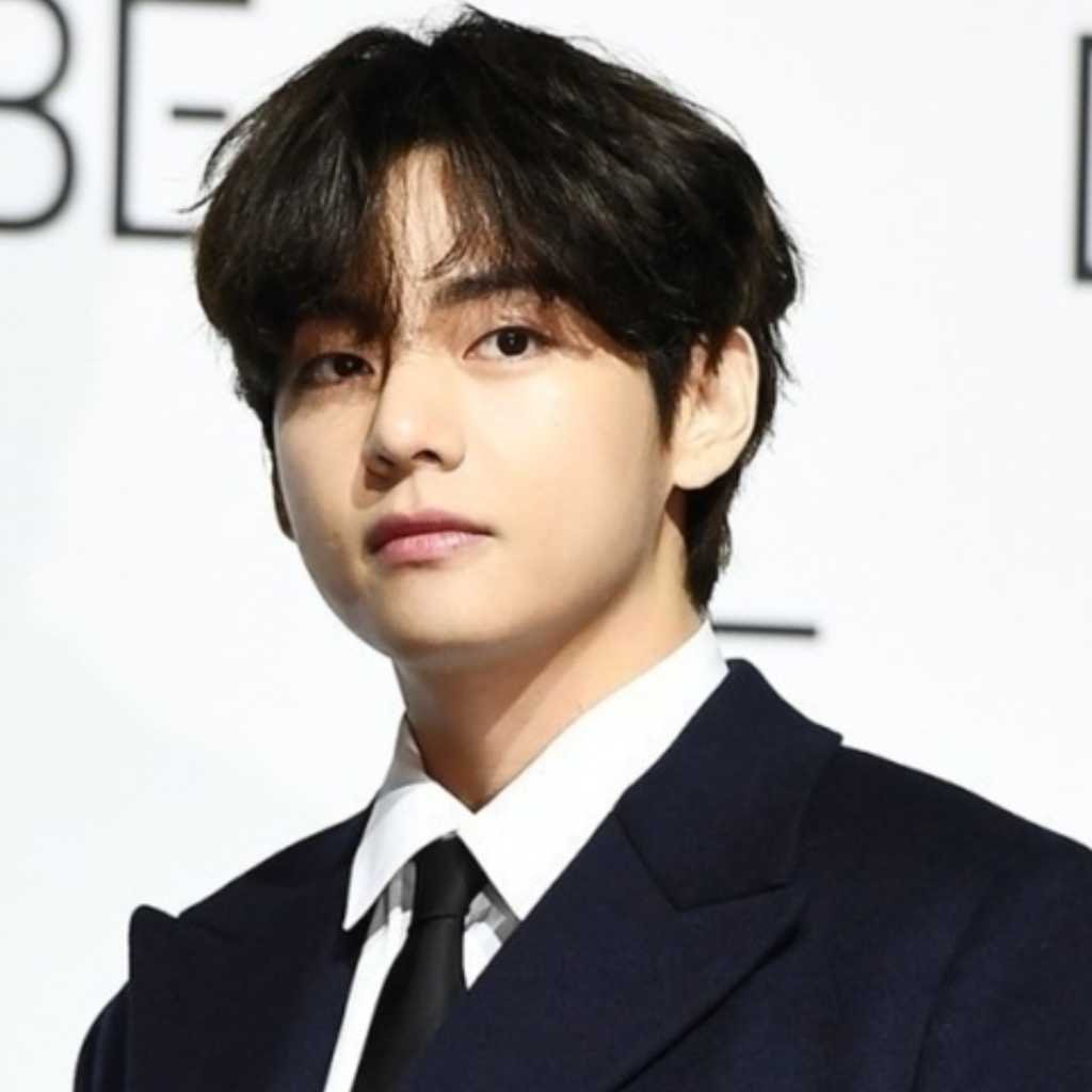 BTSのV、カムバック控え…ライブ配信で多忙な近況を報告「疲れすぎて口内炎ができた」