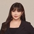 元2NE1のBOM、補正なしの美ボディを公開…11kg減量して自信溢れるポーズ