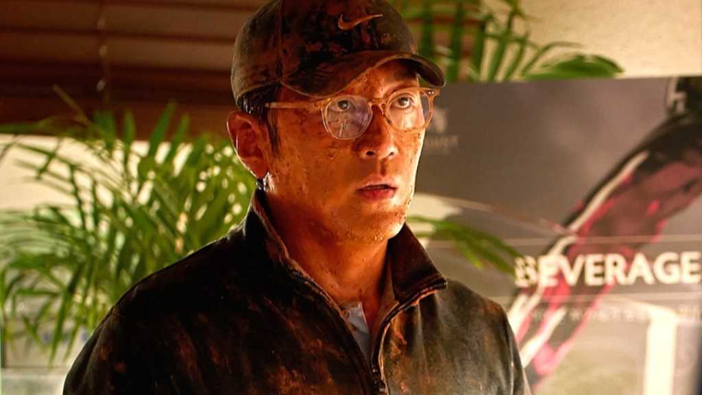 ハ・ジョンウの身に何が！？何故か1人だけ泥まみれに…「ロビー！」予告編＆追加場面写真が解禁