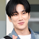 【PHOTO】アン・ボヒョン、海外スケジュールのためインドネシアへ出国…指ハートで挨拶（動画あり）